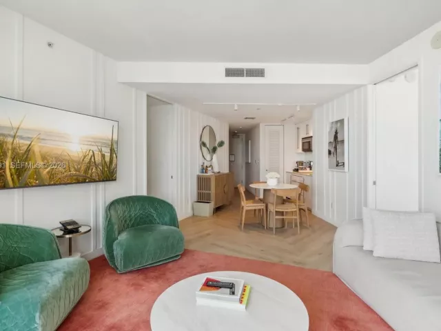 2-bedroom condo for sale in Miami Beach - 2201 Collins Ave 1511 - MondialRealty