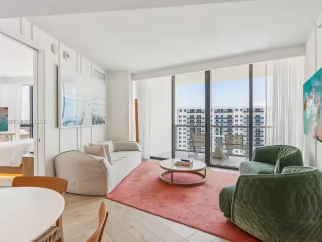 2-bedroom condo for sale in Miami Beach - 2201 Collins Ave 1511 - MondialRealty