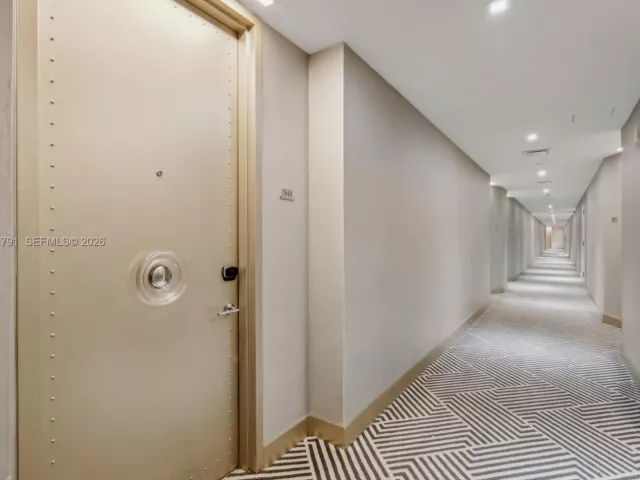 2-bedroom condo for sale in Miami Beach - 2201 Collins Ave 1511 - MondialRealty