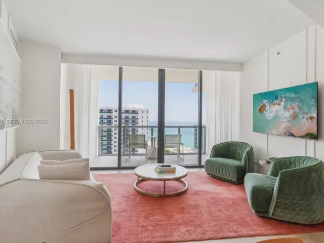 2-bedroom condo for sale in Miami Beach - 2201 Collins Ave 1511 - MondialRealty