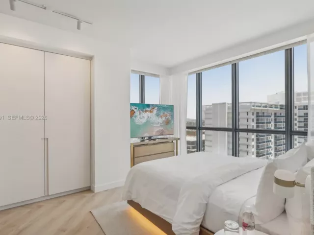 2-bedroom condo for sale in Miami Beach - 2201 Collins Ave 1511 - MondialRealty