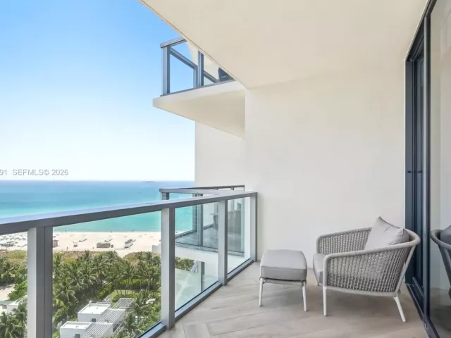 2-bedroom condo for sale in Miami Beach - 2201 Collins Ave 1511 - MondialRealty