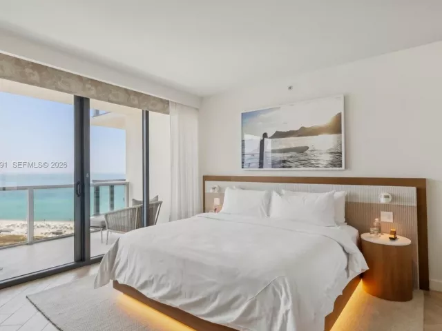 2-bedroom condo for sale in Miami Beach - 2201 Collins Ave 1511 - MondialRealty