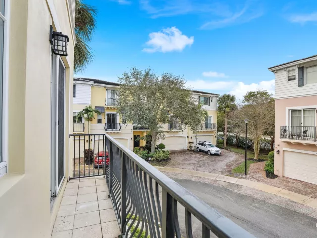 3-bedroom home for rent in Boca Raton - 560 NW 39th Circle 560 - MondialRealty