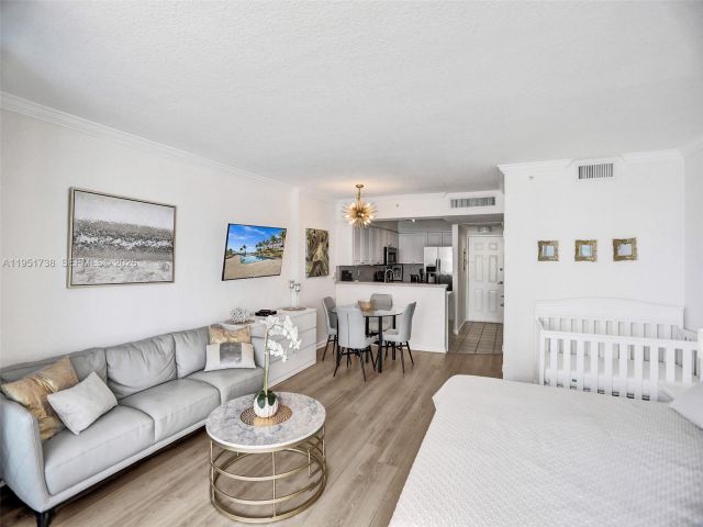 Apartment for sale  Unit #505 - photo 7433721