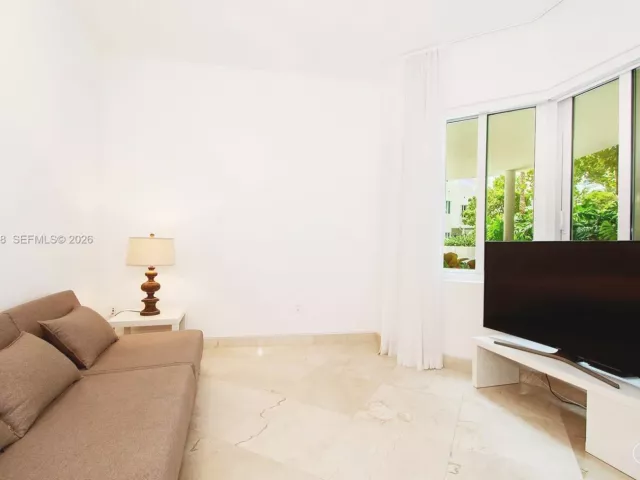 4-bedroom home for rent in Miami Beach - 50 S Pointe Dr TWN2 - MondialRealty