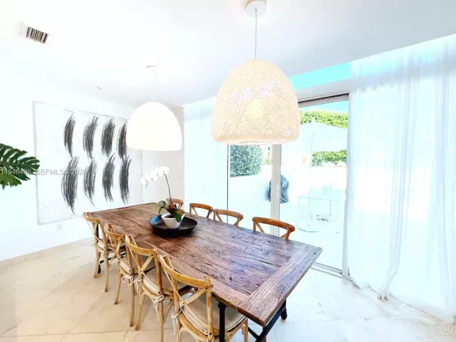 4-bedroom home for rent in Miami Beach - 50 S Pointe Dr TWN2 - MondialRealty