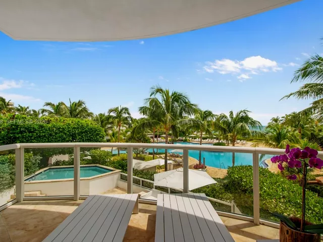 4-bedroom home for rent in Miami Beach - 50 S Pointe Dr TWN2 - MondialRealty