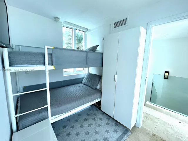 4-bedroom home for rent in Miami Beach - 50 S Pointe Dr TWN2 - MondialRealty