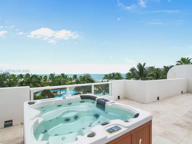 4-bedroom home for rent in Miami Beach - 50 S Pointe Dr TWN2 - MondialRealty