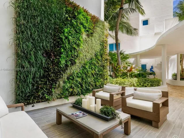 4-bedroom home for rent in Miami Beach - 50 S Pointe Dr TWN2 - MondialRealty