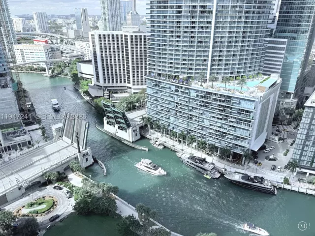 1-bedroom condo for sale in Miami - 465 Brickell Ave 2906 - MondialRealty