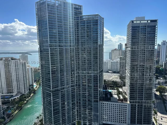 1-bedroom condo for sale in Miami - 465 Brickell Ave 2906 - MondialRealty