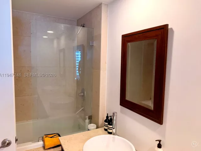 1-bedroom condo for sale in Miami - 465 Brickell Ave 2906 - MondialRealty
