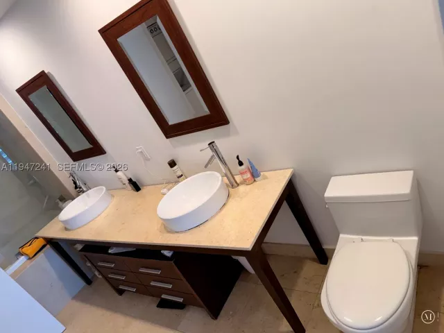 1-bedroom condo for sale in Miami - 465 Brickell Ave 2906 - MondialRealty