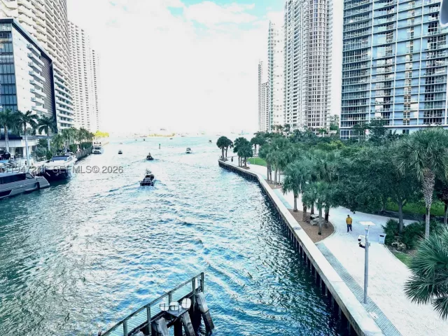 1-bedroom condo for sale in Miami - 465 Brickell Ave 2906 - MondialRealty