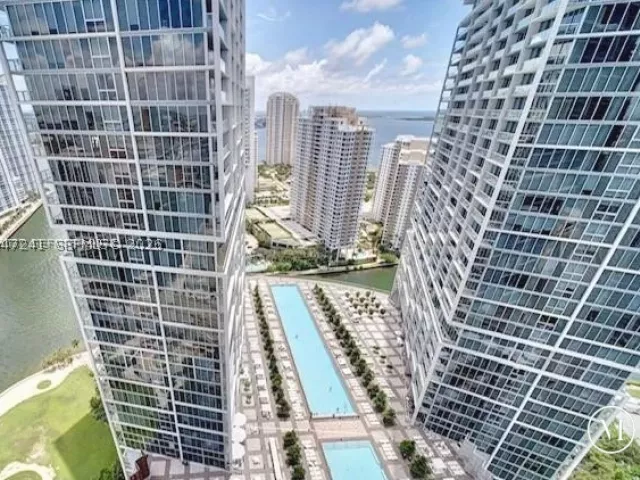 1-bedroom condo for sale in Miami - 465 Brickell Ave 2906 - MondialRealty