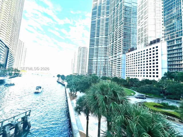 1-bedroom condo for sale in Miami - 465 Brickell Ave 2906 - MondialRealty