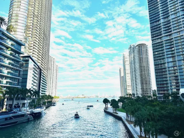 1-bedroom condo for sale in Miami - 465 Brickell Ave 2906 - MondialRealty