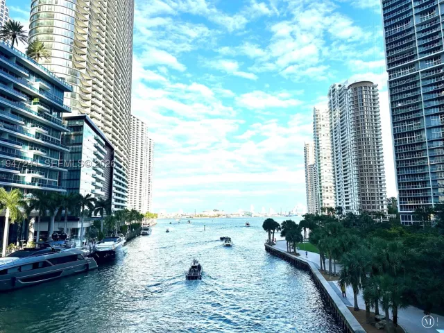 1-bedroom condo for sale in Miami - 465 Brickell Ave 2906 - MondialRealty