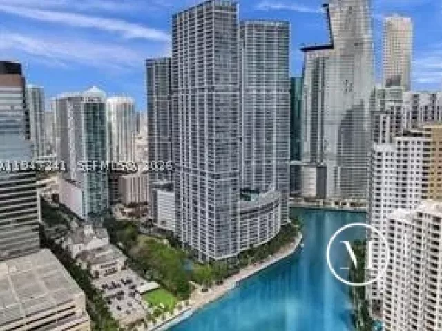 1-bedroom condo for sale in Miami - 465 Brickell Ave 2906 - MondialRealty