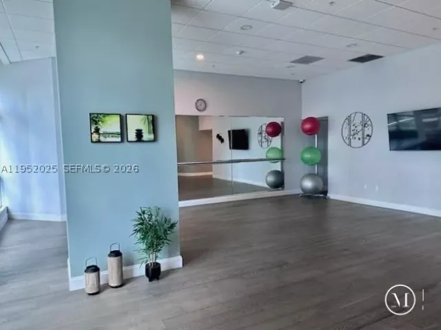 1-bedroom condo for sale in Miami - 300 S BISCAYNE BLVD L-410 - MondialRealty