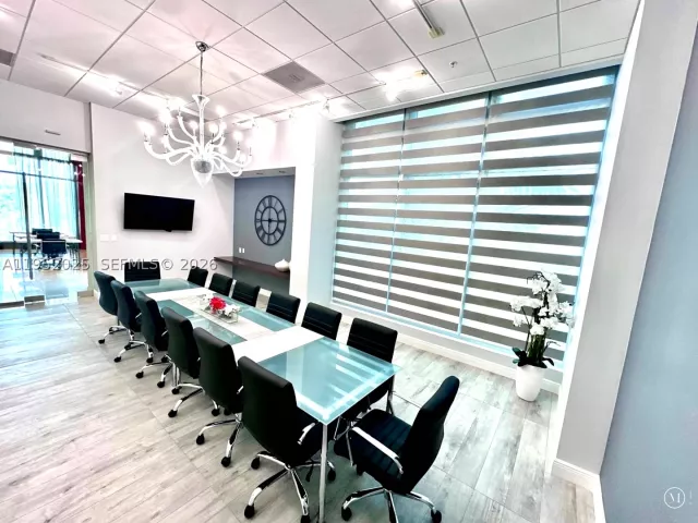 1-bedroom condo for sale in Miami - 300 S BISCAYNE BLVD L-410 - MondialRealty