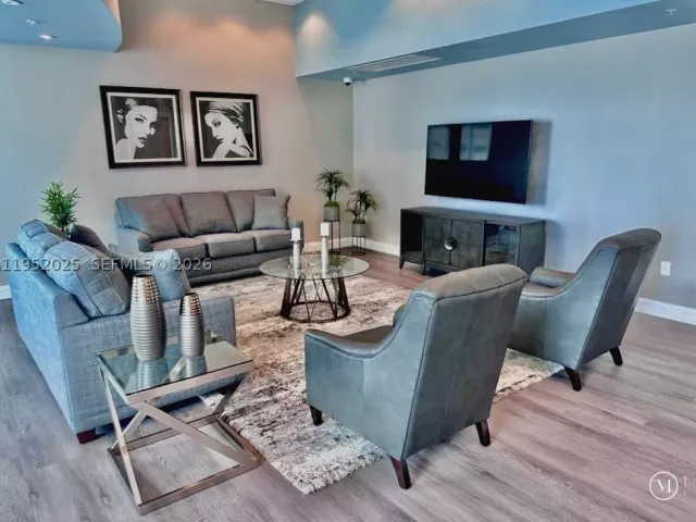 1-bedroom condo for sale in Miami - 300 S BISCAYNE BLVD L-410 - MondialRealty