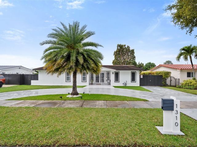 Home for sale at 1310 SW 78th Ave - photo 7440183