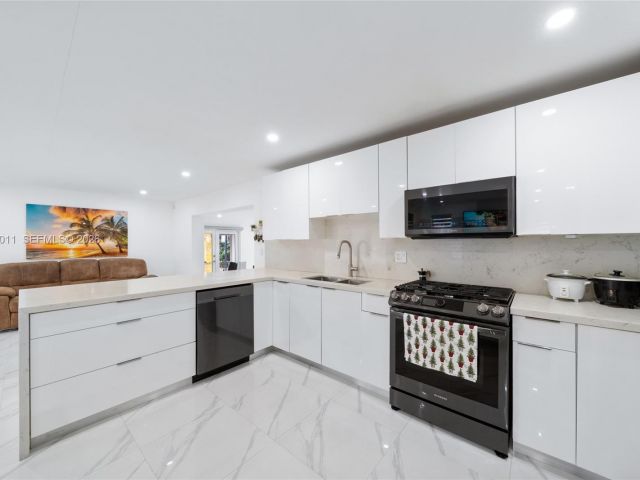 Home for sale at 1310 SW 78th Ave - photo 7440201