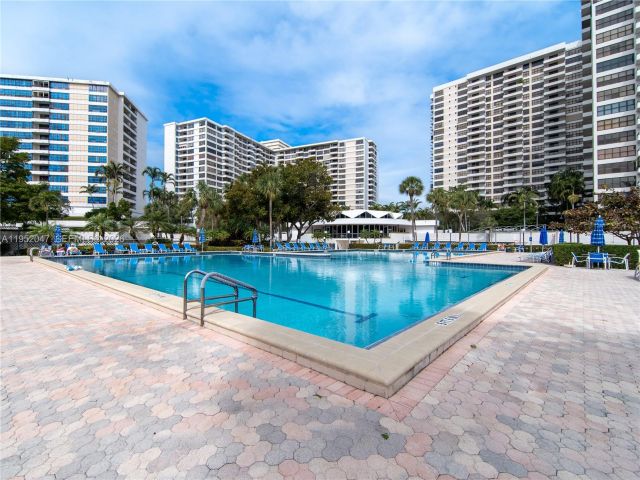 2-bedroom condo for sale in Hallandale Beach - 2500 Parkview Dr 2312 - MondialRealty
