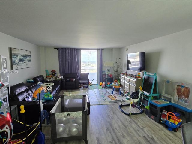 2-bedroom condo for sale in Hallandale Beach - 2500 Parkview Dr 2312 - MondialRealty