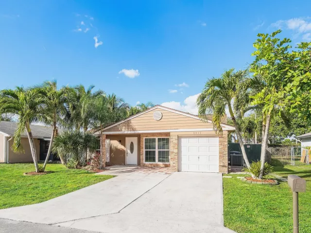 3-bedroom home for sale in Boca Raton - 8411 Garden Gate Place - MondialRealty