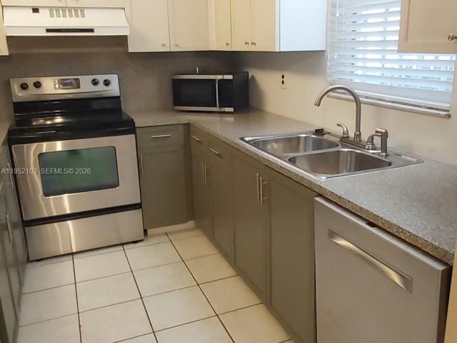 Home for rent at 4992 SW 123rd Ter 4992 - photo 7486977