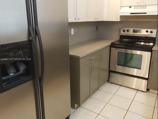 Home for rent at 4992 SW 123rd Ter 4992 - photo 7486978