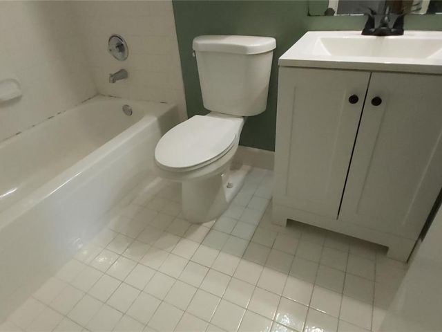 Home for rent at 4992 SW 123rd Ter 4992 - photo 7486979