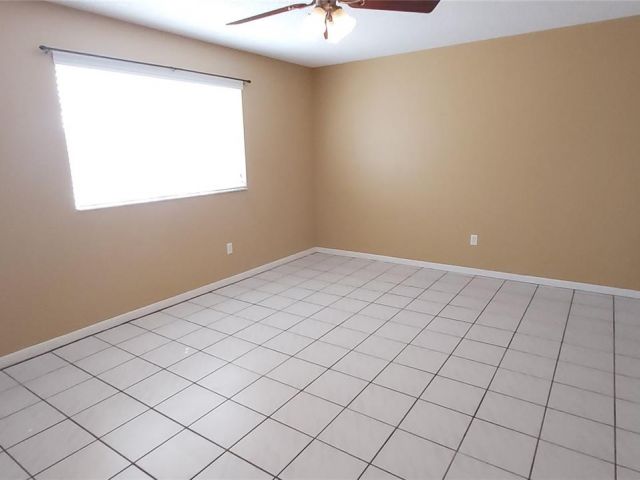 Home for rent at 4992 SW 123rd Ter 4992 - photo 7486982