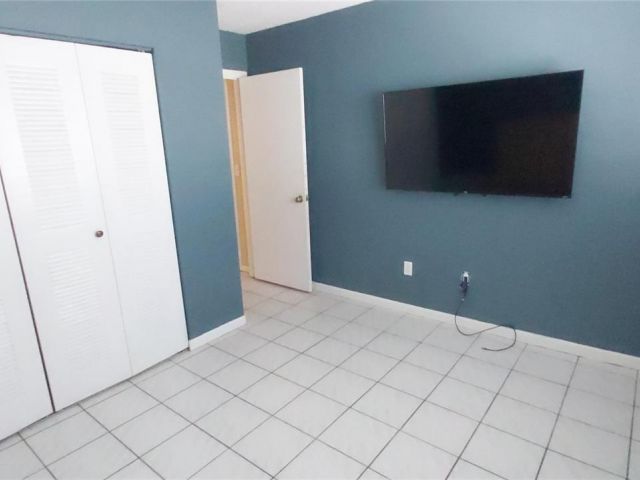 Home for rent at 4992 SW 123rd Ter 4992 - photo 7486983