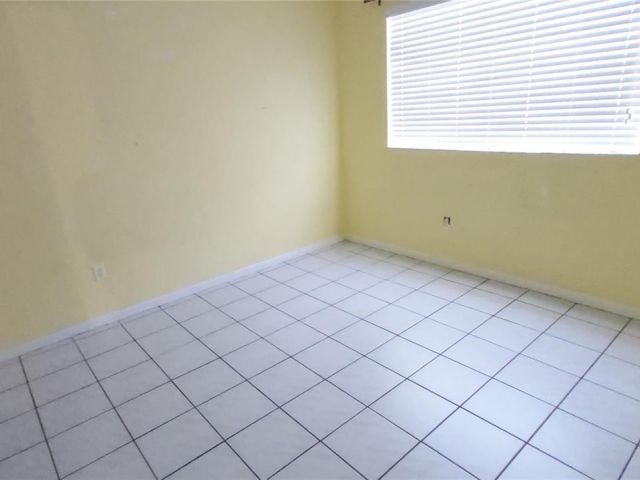 Home for rent at 4992 SW 123rd Ter 4992 - photo 7486986