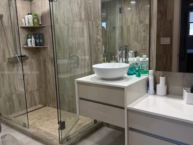 2-bedroom condo for sale in Sunny Isles Beach - 210 174th St 911 - MondialRealty