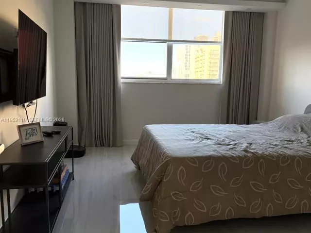 2-bedroom condo for sale in Sunny Isles Beach - 210 174th St 911 - MondialRealty