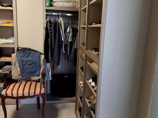 2-bedroom condo for sale in Sunny Isles Beach - 210 174th St 911 - MondialRealty