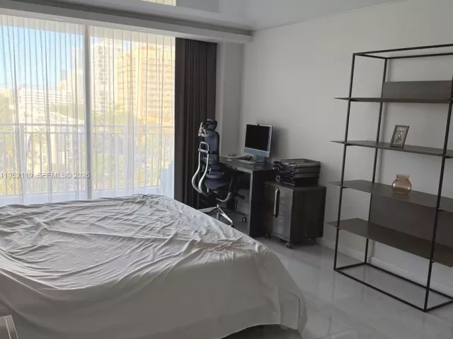 2-bedroom condo for sale in Sunny Isles Beach - 210 174th St 911 - MondialRealty