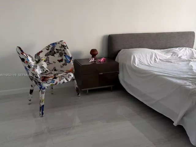 2-bedroom condo for sale in Sunny Isles Beach - 210 174th St 911 - MondialRealty