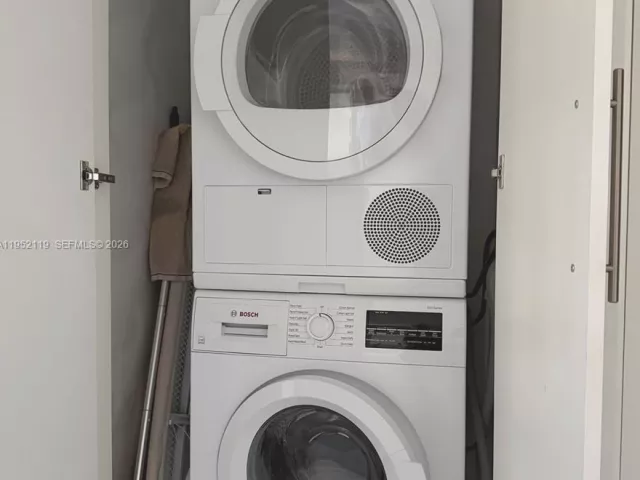 2-bedroom condo for sale in Sunny Isles Beach - 210 174th St 911 - MondialRealty