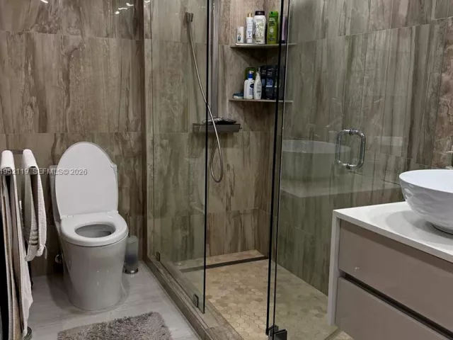 2-bedroom condo for sale in Sunny Isles Beach - 210 174th St 911 - MondialRealty