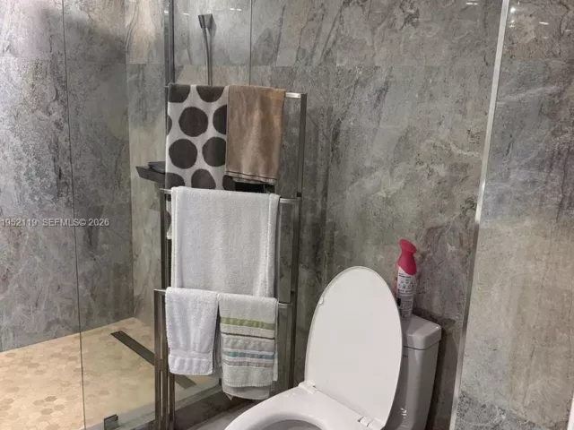 2-bedroom condo for sale in Sunny Isles Beach - 210 174th St 911 - MondialRealty