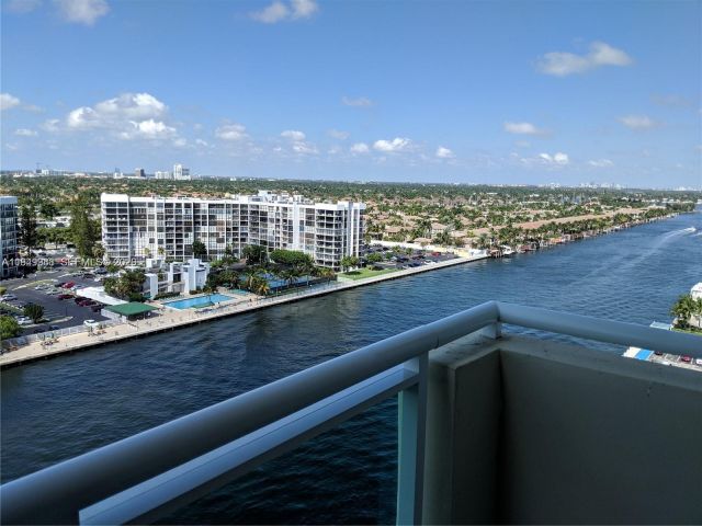 1-bedroom condo for rent in Hollywood - 3000 S Ocean Dr 1412 - MondialRealty
