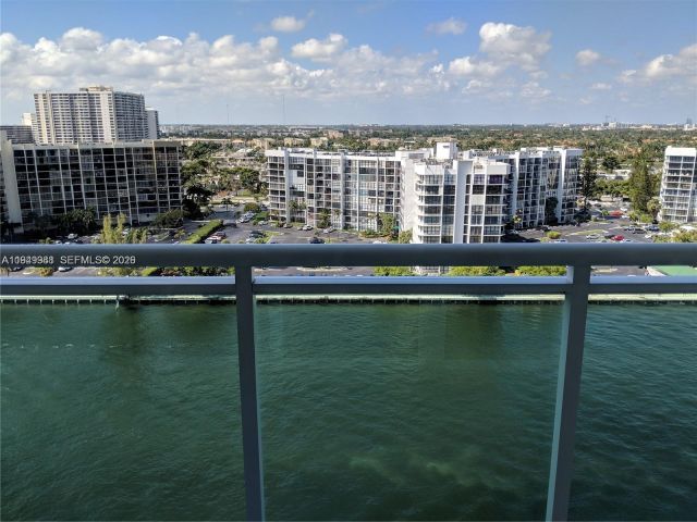 1-bedroom condo for rent in Hollywood - 3000 S Ocean Dr 1412 - MondialRealty