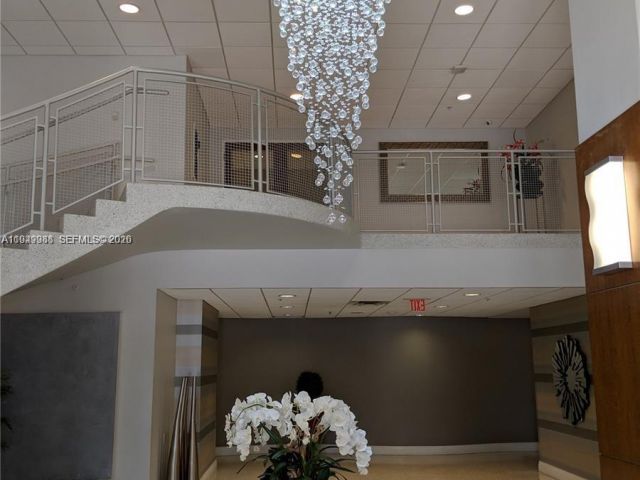 1-bedroom condo for rent in Hollywood - 3000 S Ocean Dr 1412 - MondialRealty